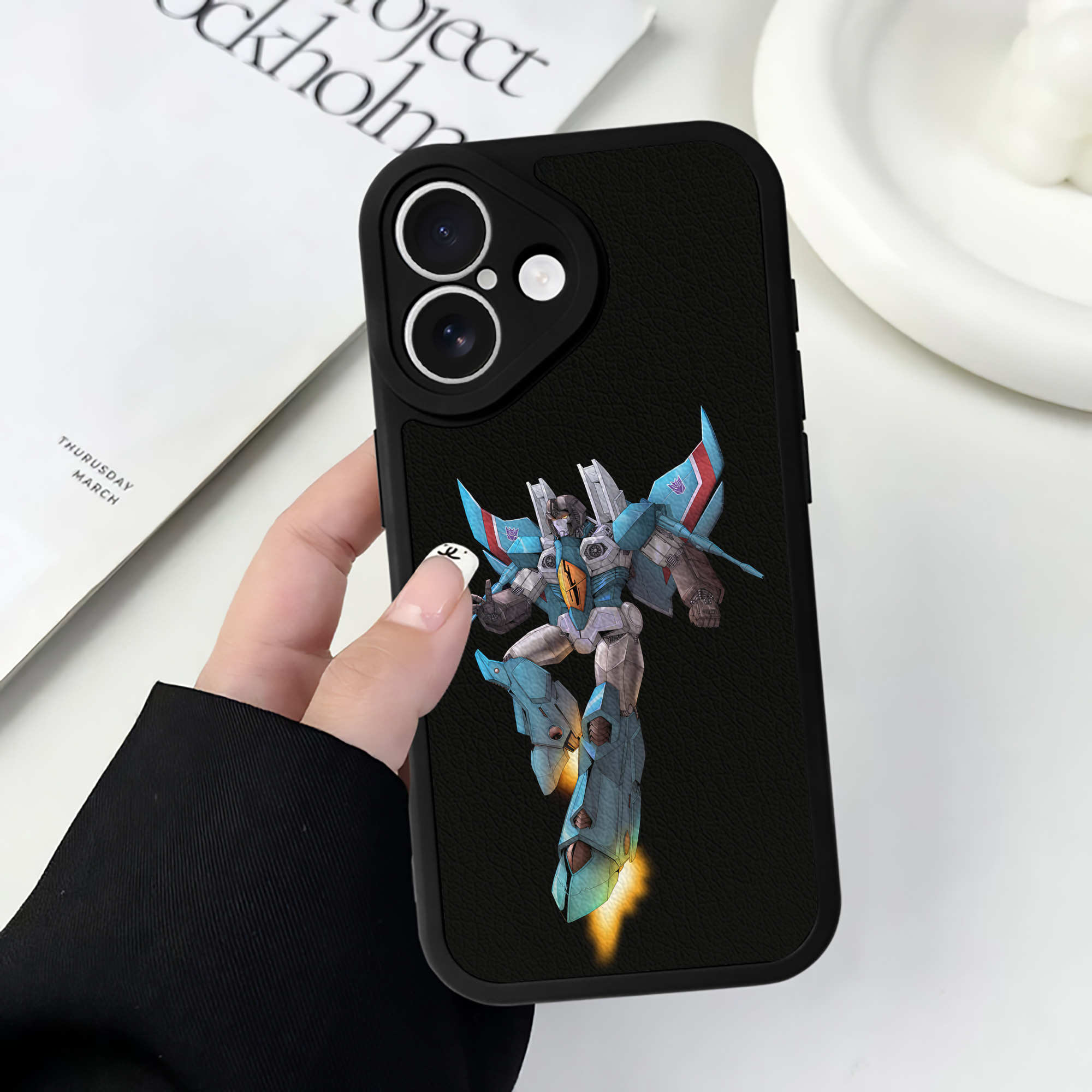 （画像用） Transformers トランスフォーマー 【iPhone 16シリーズ対応】シリコンスマホケース（レザー調） 材質：シリコン